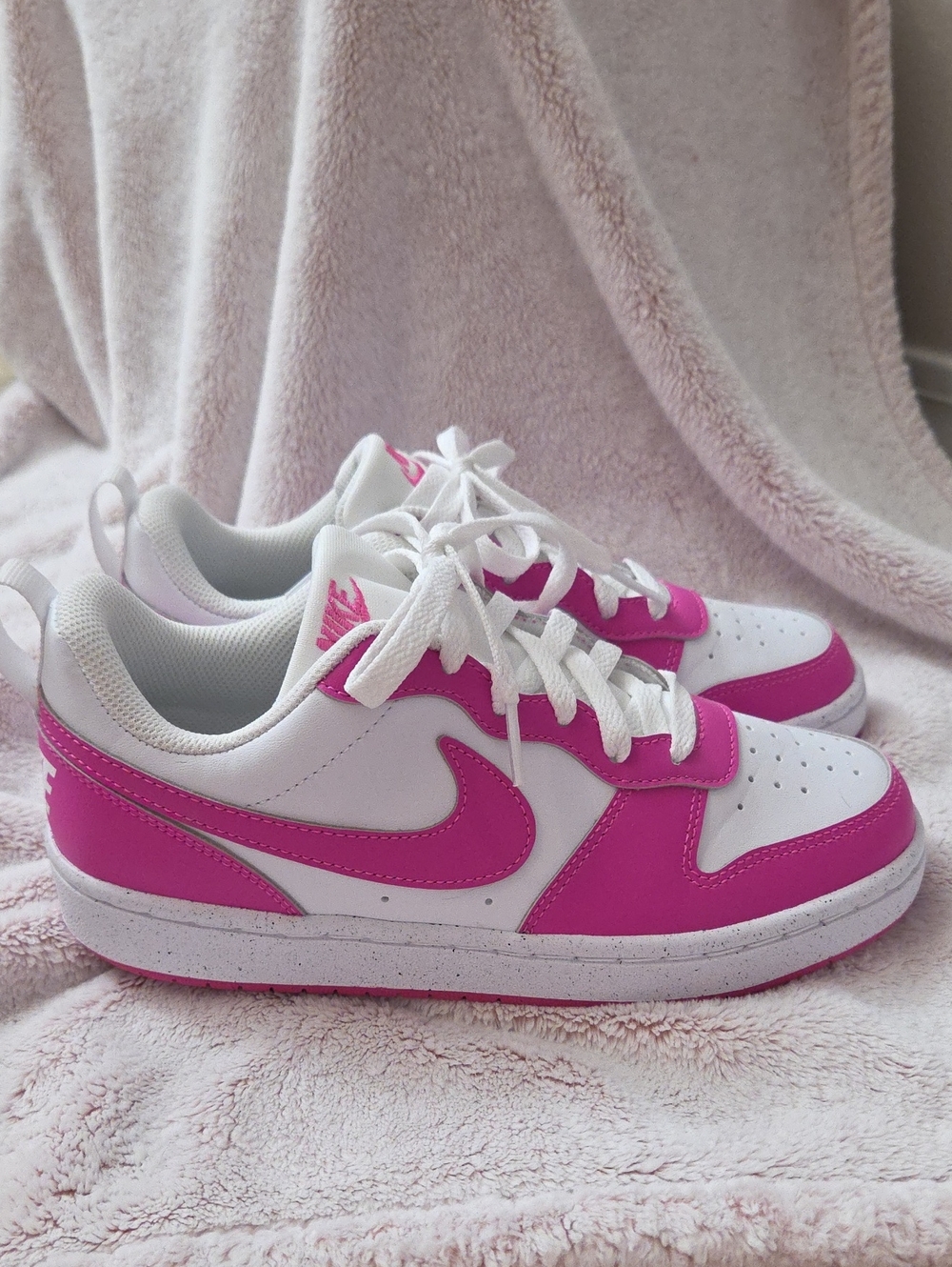 Nike Court White & Hot Pink Low-Top. Like New!